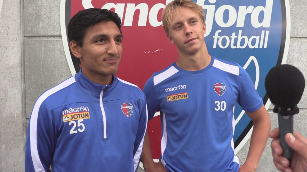 Saba og Ole skrev proffkontrakt